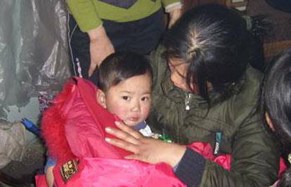 Kina: Dječak (2) u snijegu bez hrane preživio 29 sati