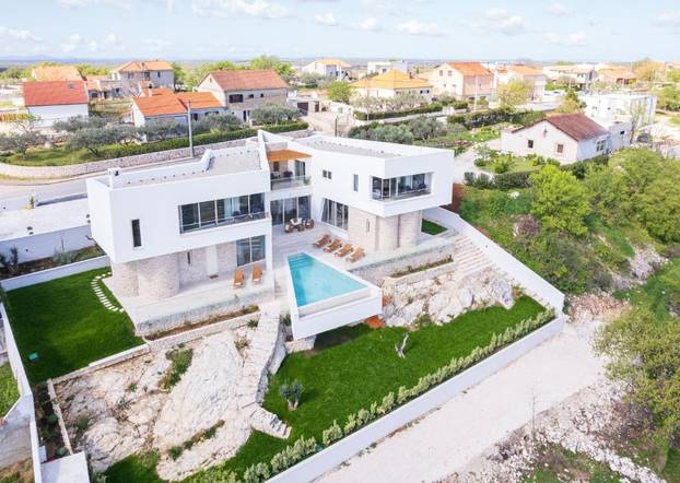 FOTO Ova kuća za odmor blizu Zadra nema niti jedan 'ravni' zid, a noćenje stoji 1100 eura