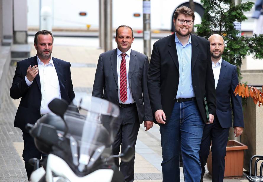 Grbin: Ja nisam Pernar da bih čekao  da netko pozove stražu