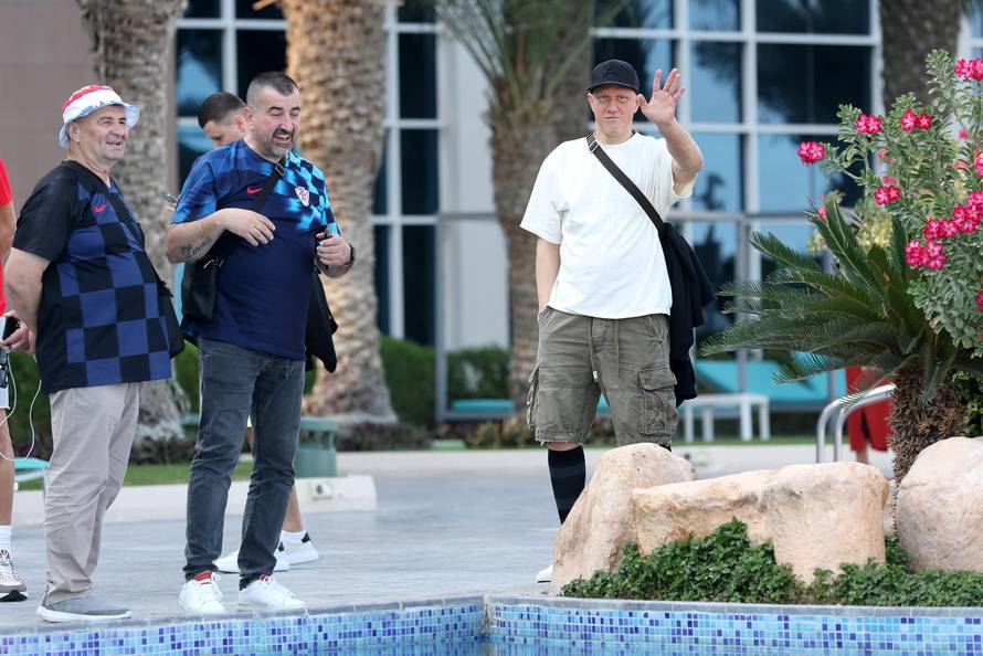KATAR 2022 - Bivši hrvatski reprezentativac Ivan Klasnić ispred hotela Hilton Doha