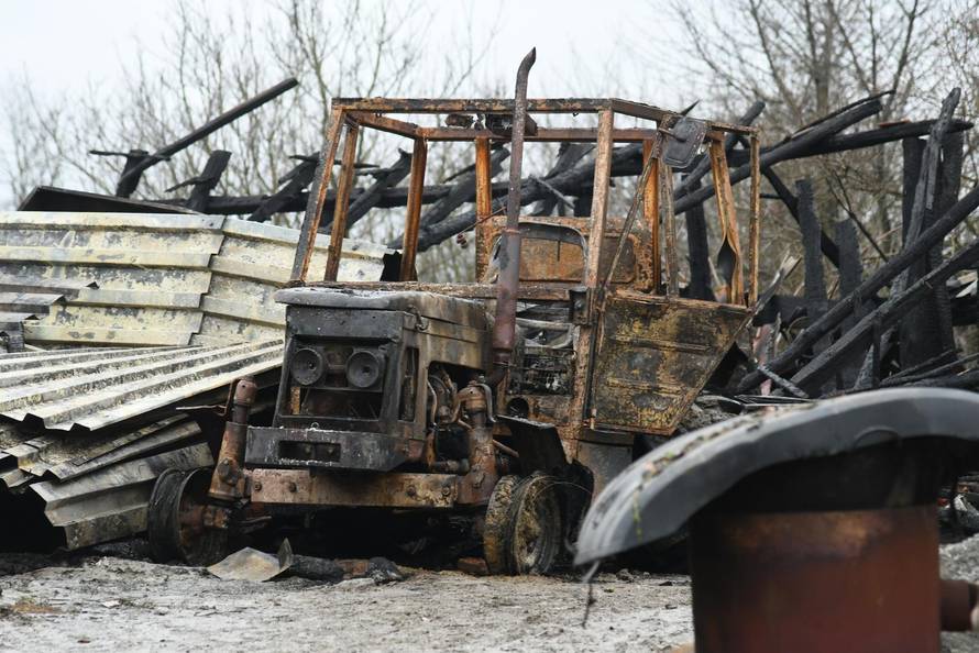 U požaru u Ivanovu Selu izgorio OPG