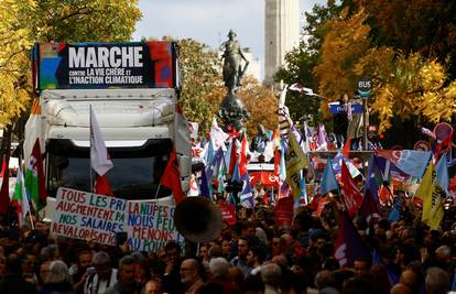 Pariz: Tisuće ljudi prosvjeduju na ulicama protiv rasta cijena