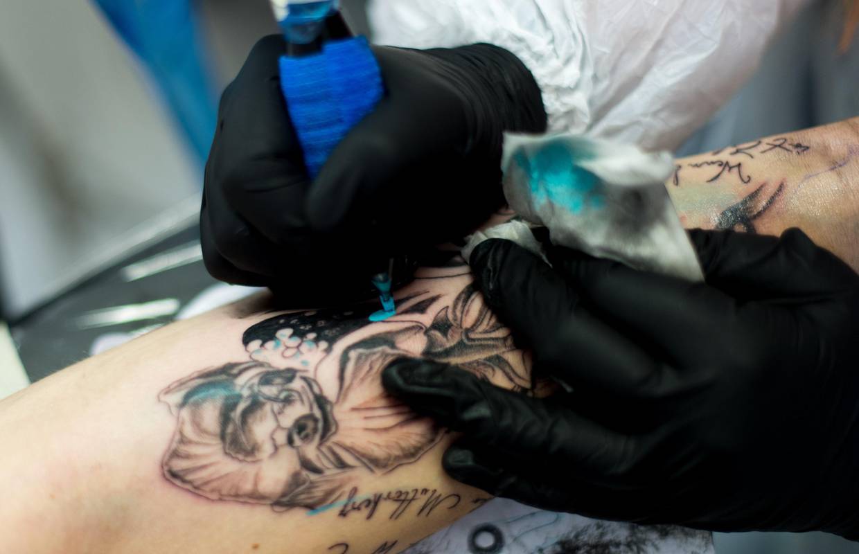 EU zabranila opasne kemikalije u bojama za tetoviranje
