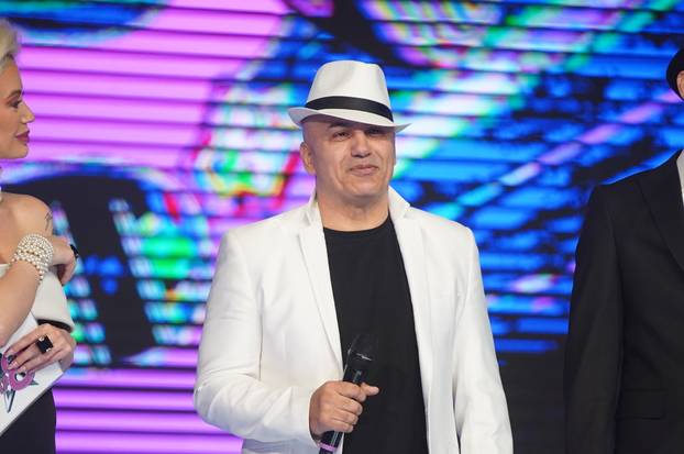 Beograd: Provokativan nastup u "Novogodišnjoj Elitoviziji" Ane Nikolić javnosti poznate i kao Mika Vasić 