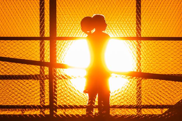 Zalazak sunca iznad igrališta na Žnjanskom platou