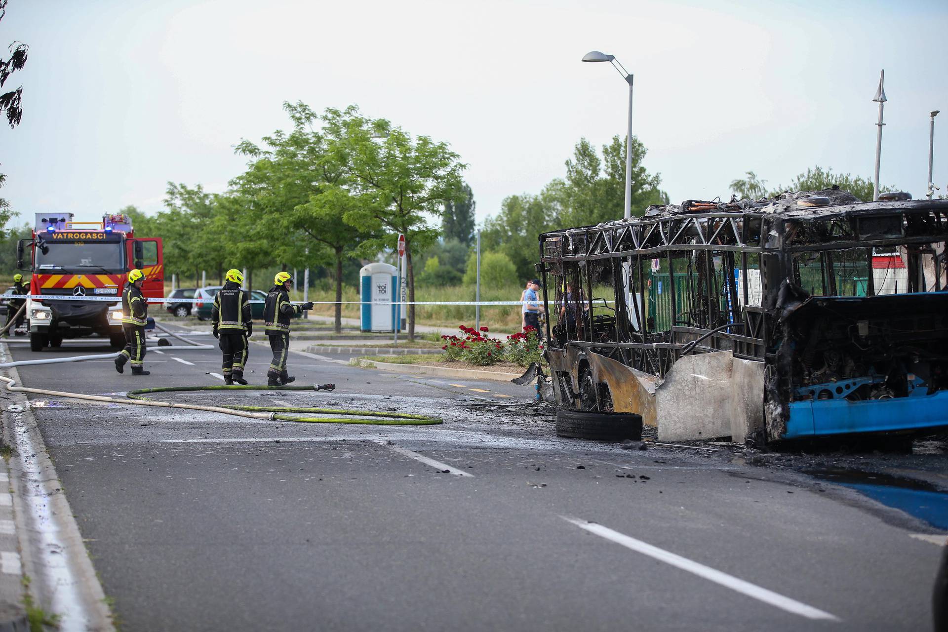 Zagreb: Zapalio se autobus na okretištu u Novom Jelkovcu