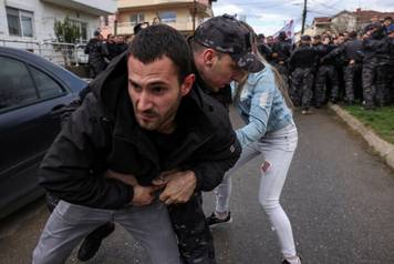 Fire in a night club resulting in casualties, in Kocani