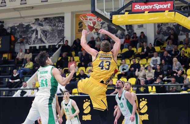 Split: Košarkaši igrali "našminkani" u znak podrške Međunarodnom danu borbe protiv nasilja nad ženama