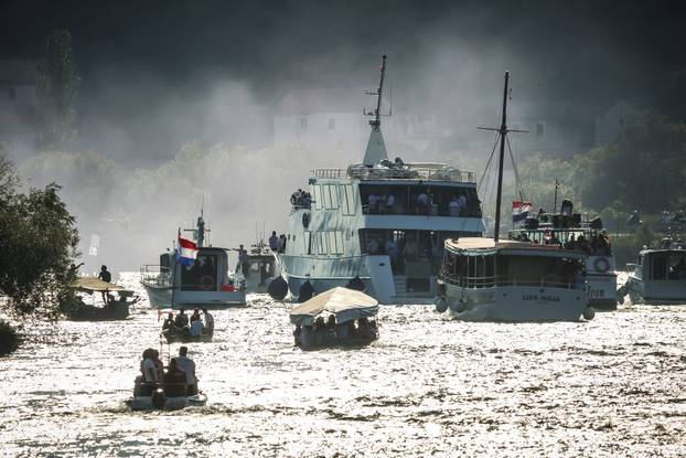 Maratonci u lađama kroz Opuzen