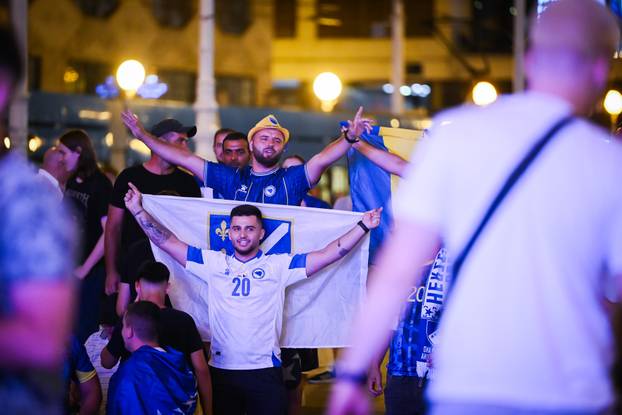 Zagreb: Slavlje navijača nakon pobjede BiH nad Katarom 3-1