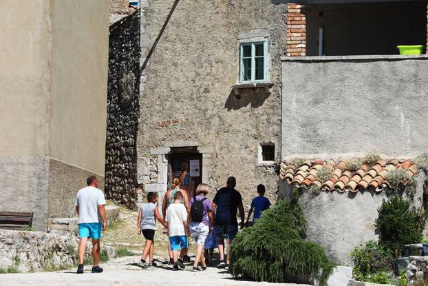 Lubenice, mjesto na Cresu s dva stanovnika