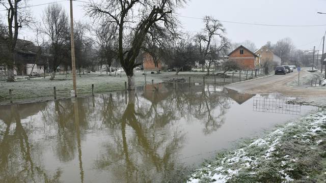 U Žažini potopljeno vikend naselje u kojem je stalno naseljeno 11 obitelji