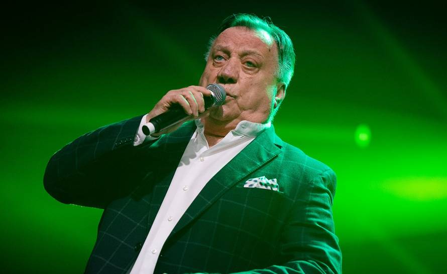 Preminuo je Halid Bešlić