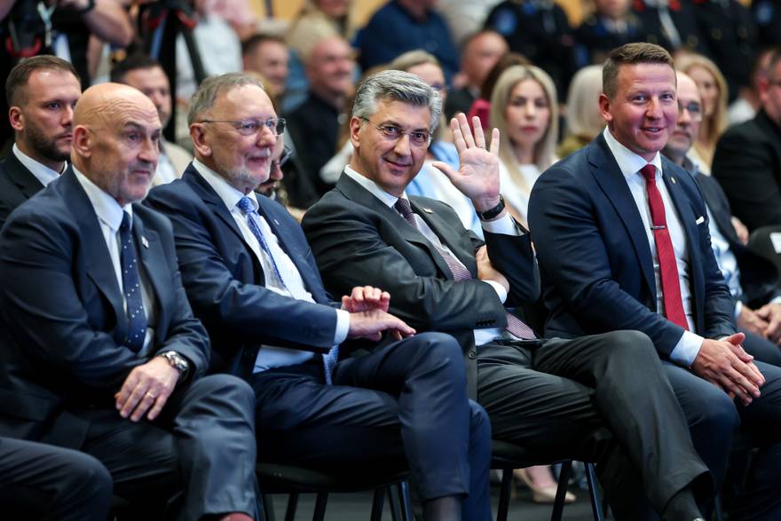 Andrej Plenkovi&cacute; sudjelovao je na sve&ccaron;anoj sjednici Gradskog vije&cacute;a Svete Nedelje