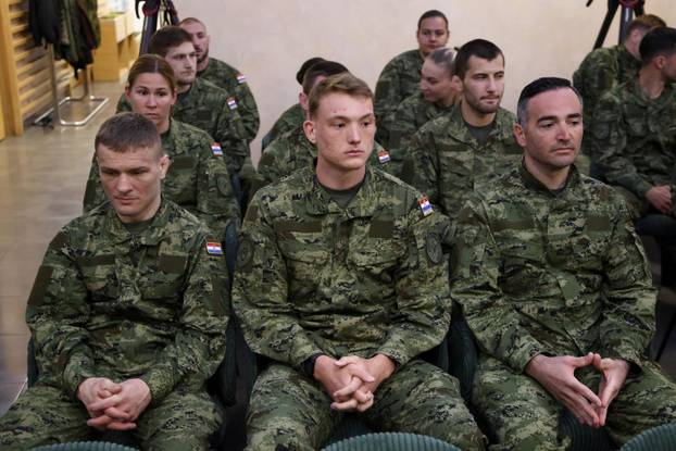 Zagreb: Ministar Anušić uručio ugovore vrhunskim sportašima i pričuvnicima Hrvatske vojske