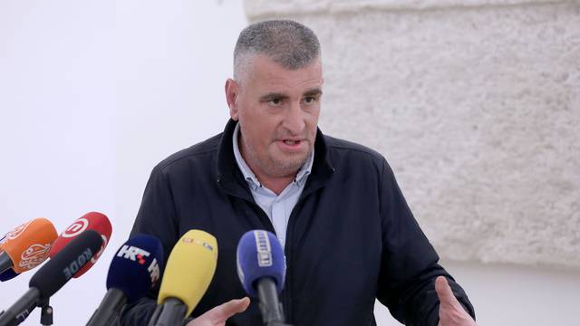 Zagreb: Miro Bulj komentirao u Saboru aktualnu situaciju i covid potvrde