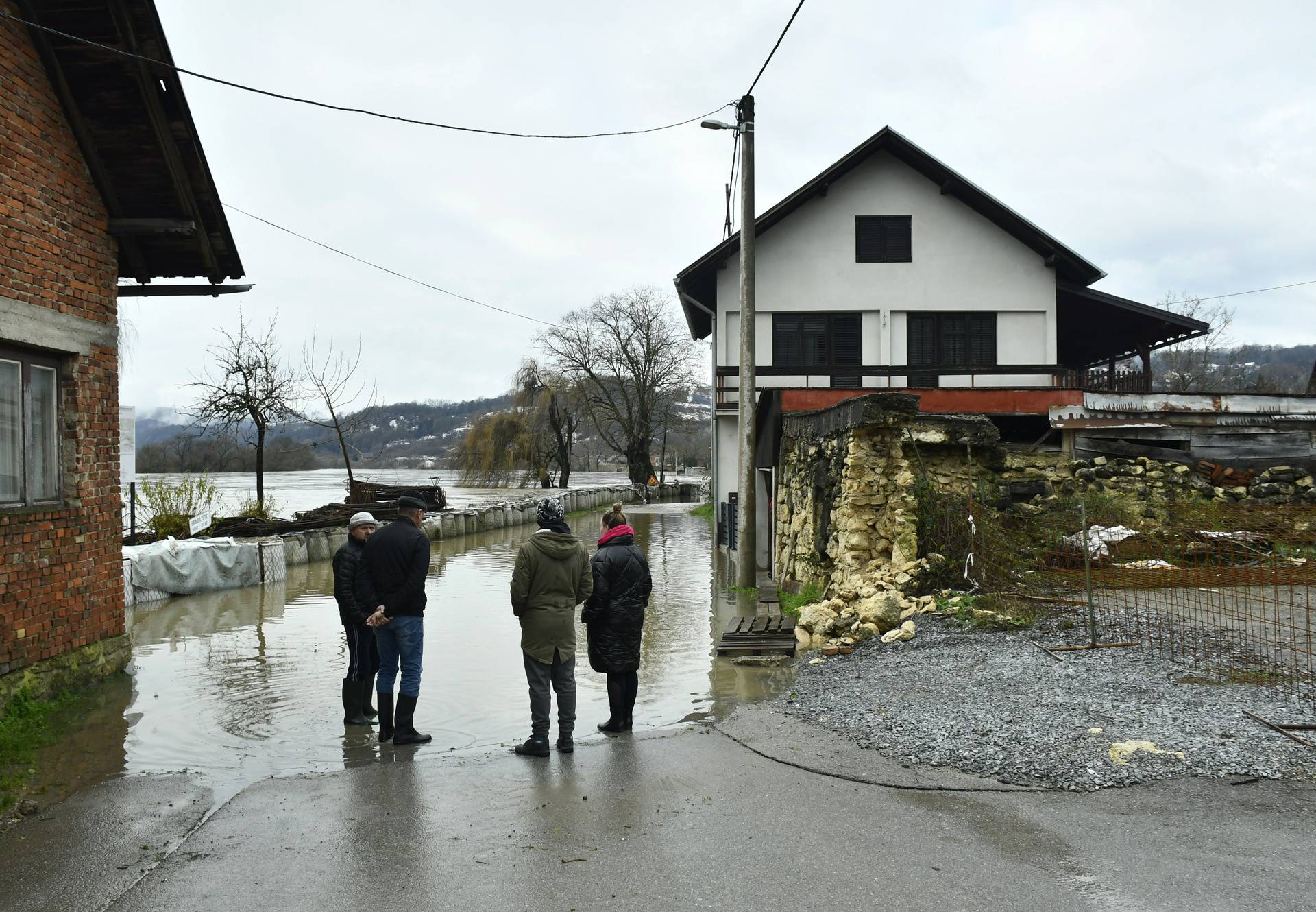 Dio Hrvatske Kostajnice pod vodom, izlila se rijeka Una