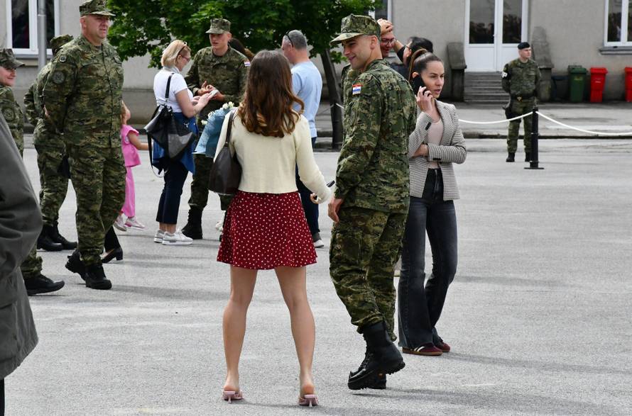 Detalji vojnog roka: Bit će u tri vojarne, a plaća je 1100 eura