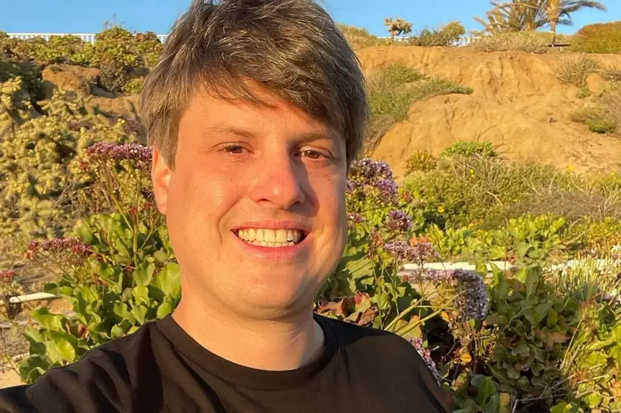 Dok mu je očuh bio u dubinama oceana, on se svađao s Cardi B i 'uletavao' curama s Only Fansa