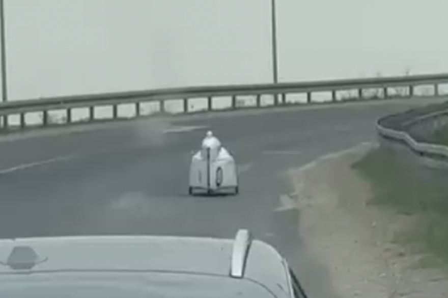 Neobi&ccaron;no vozilo kod Kerestinca