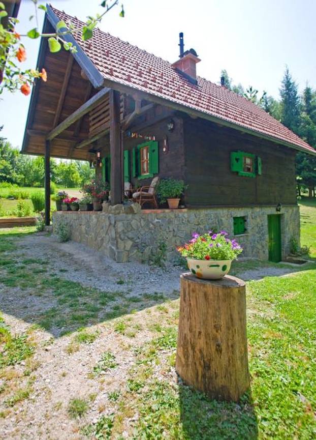 Drvena kuća u Gorskom kotaru izgleda kao iz bajke, ali vrijedi li više od pola milijuna eura?