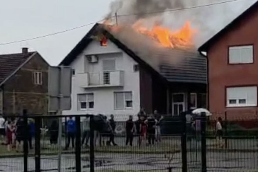 Grom udario kuću u mjestu Davor