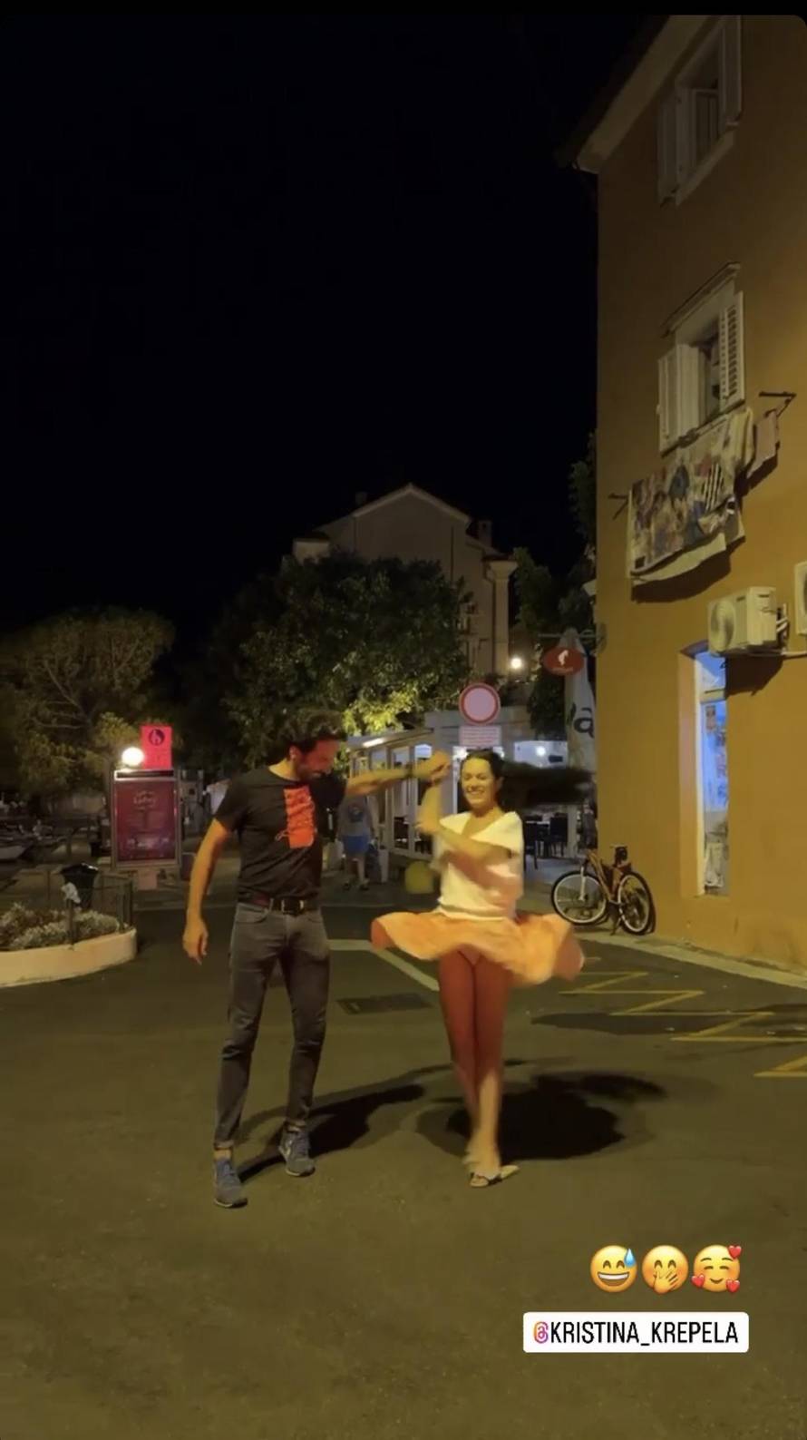 Glumica i političar Miletić opet 'uhvaćeni': Prošetali gradom u društvu njegove dvije kćeri