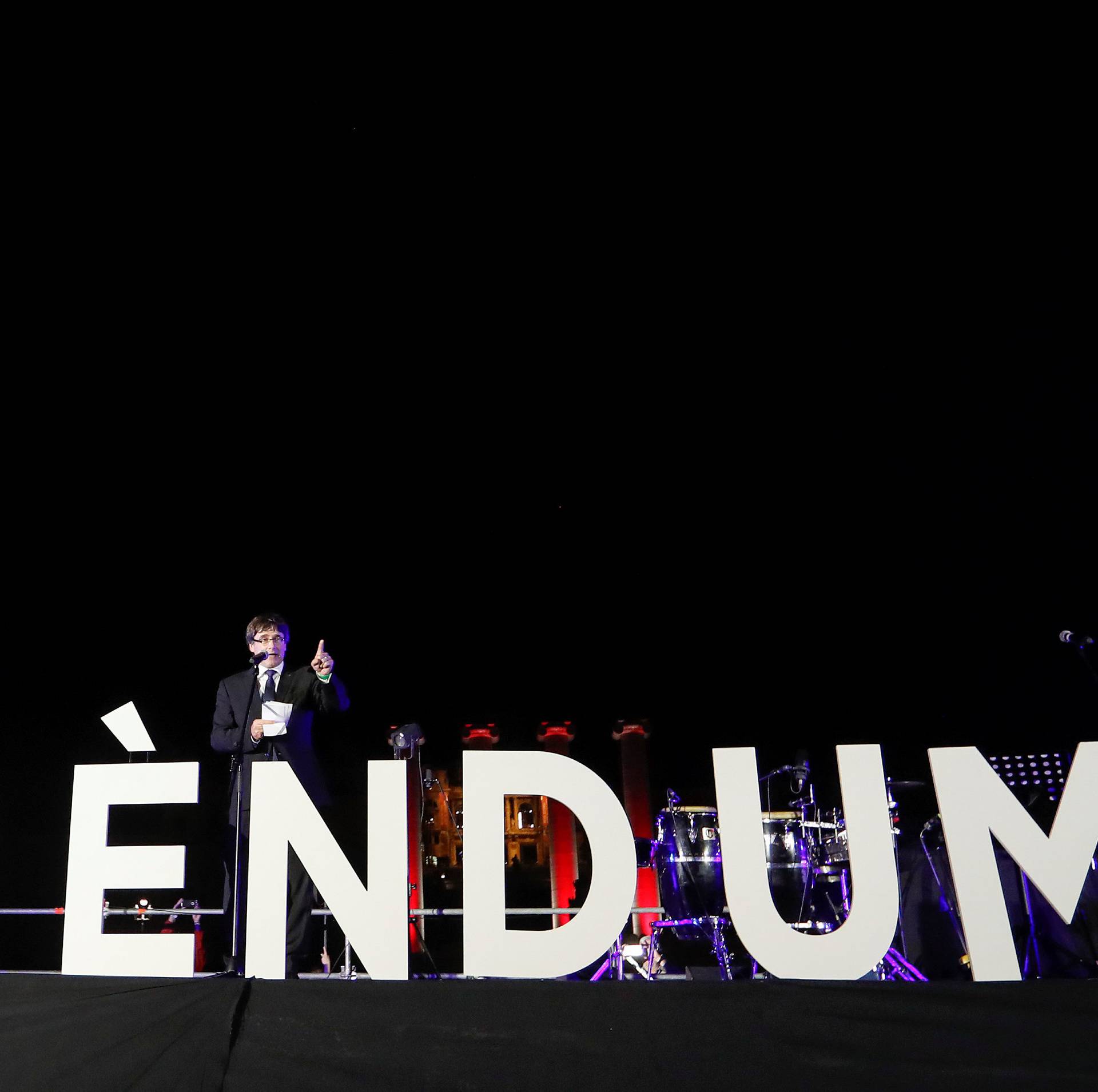 Catalan President Carles Puigdemont addresses the crowd of people attending a closing rally in favour of the banned October 1 independence referendum in Barcelona