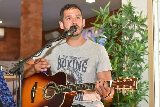 Zadar: Boris Rogoznica svirao je na terasi restorana Butler