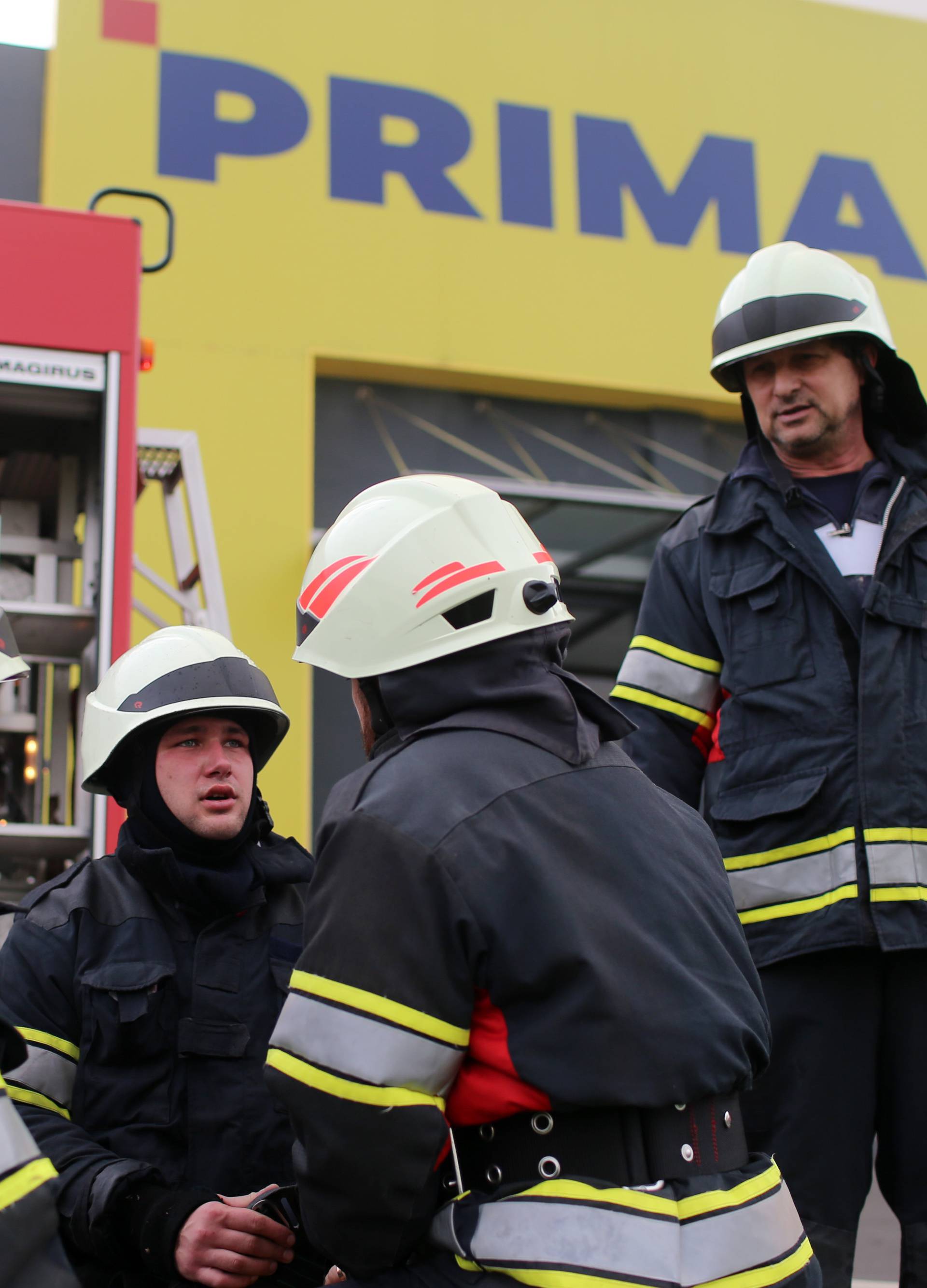 Gori 'Prima'  u Zagrebu: Požar će gasiti sve do kasno navečer