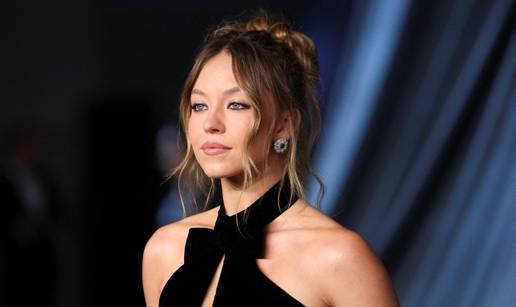 FOTO Frajeri uzdišu za njome! U prvi plan stavila duboki dekolte