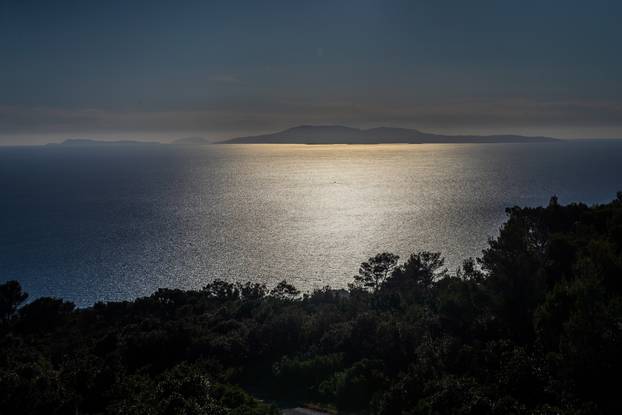 Vela Luka: Pogled na Vela luku sa okolnim brdima