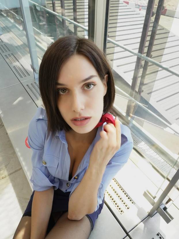 FOTO Zgodna stjuardesa hitno traži muža: Sama sam već 3 godine, želim da bude stariji...