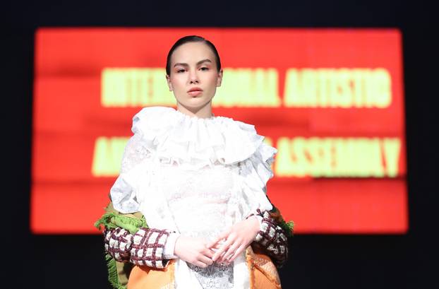 DIPMOD_10 - modna revija diplomskih kolekcija studenata Sveučilišta u Zagrebu Tekstilno-tehnološkog fakulteta