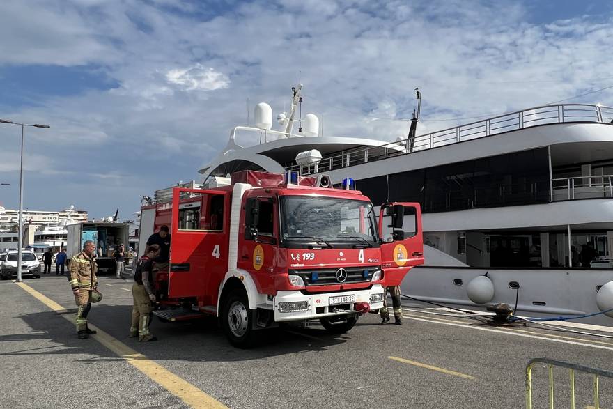 Split: Buknuo požar na brodu za krstarenje