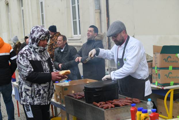 FOTO Ljuti studenti na prosvjedu u Srbiji: 'Svakog se trenutka očekuje da će pasti...'