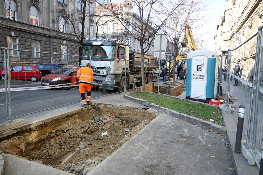 Zagreb: Pod jakim policijskim osiguranjem nastavljena izgradnja podzemnih spremnika u Žerjavićeva
