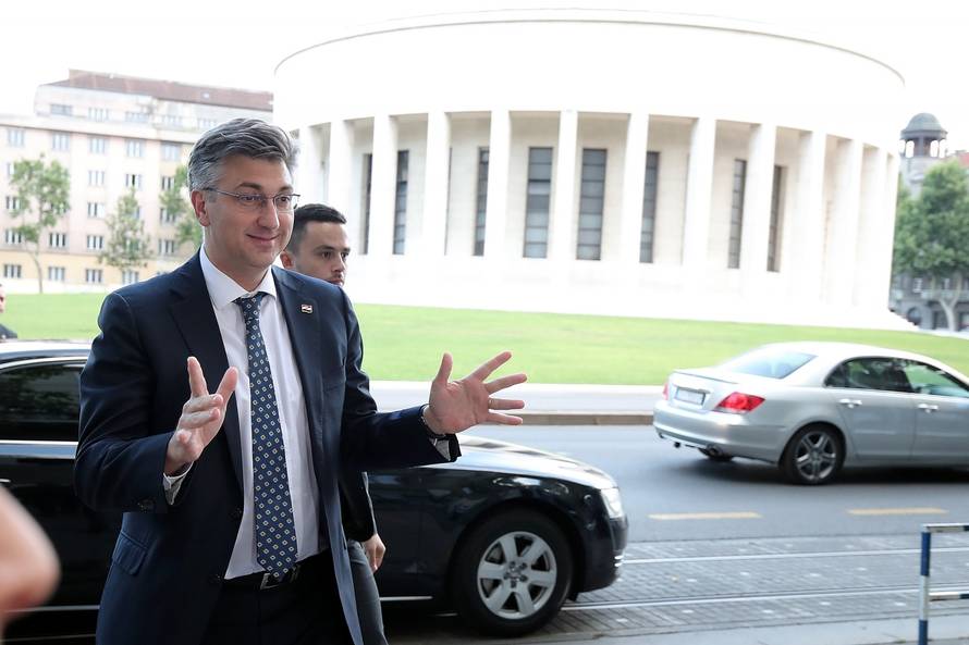 Zagreb:  Dolazak Ã¨elnika  na sastanak uÅ¾eg PredsjedniÅ¡tva HDZ-a