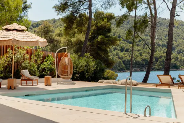 FOTO Prekrasna vila na Hvaru dobila je nagradu za dizajn - neprimjetno uranja u okoliš