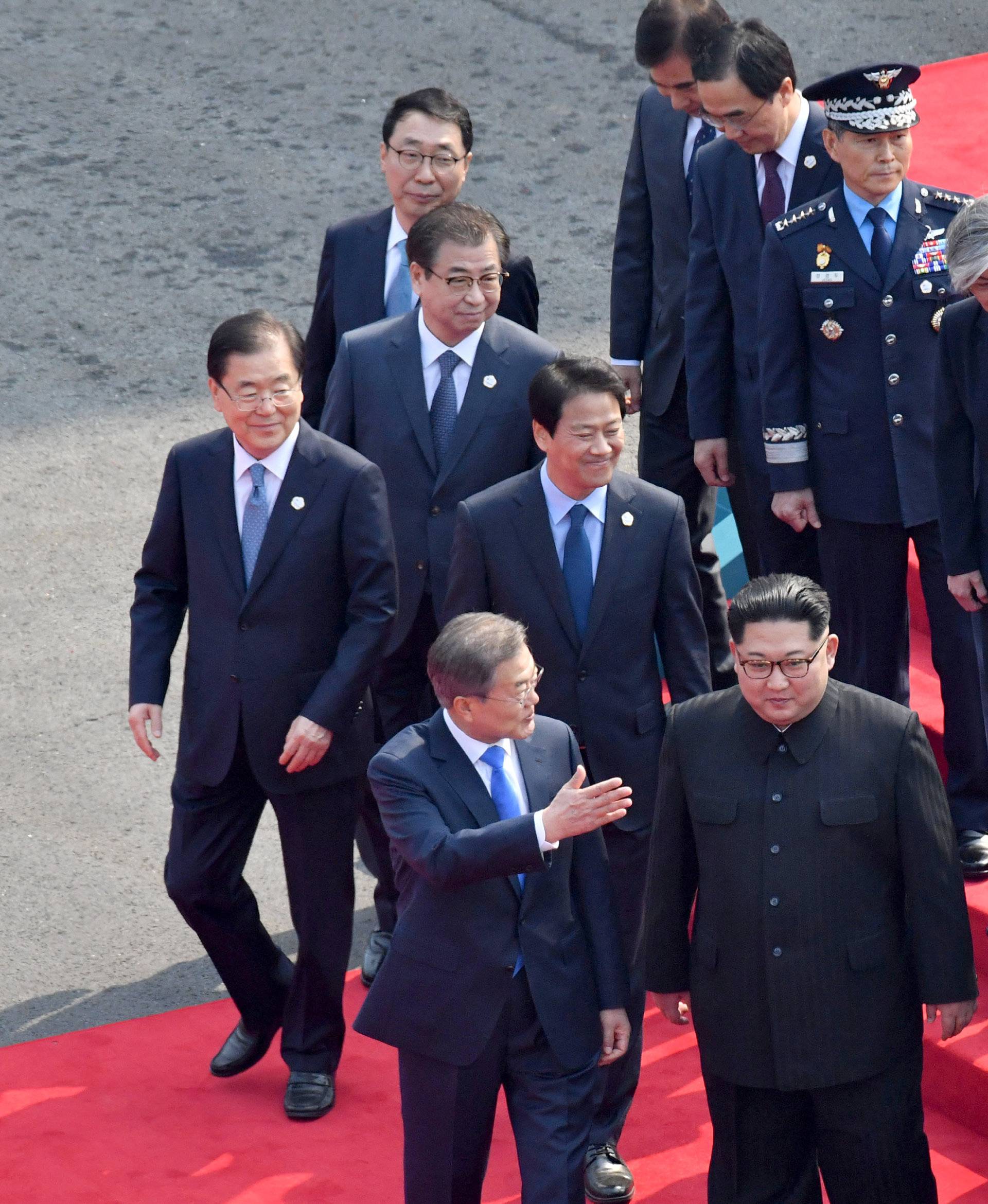 South Korean President Moon Jae-in and North Korean leader Kim Jong Un attend a welcome ceremony in the truce village of Panmunjom