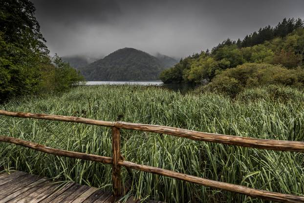 Kišno jesenski ugođaj na Plitvičkim Jezerima