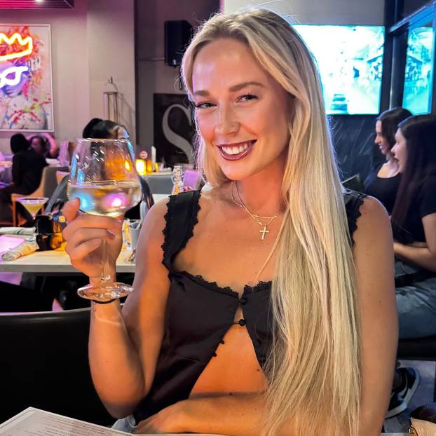 FOTO Ona je 'žena s farme', a jednim potezom osigurala si je milijune. E da, fotić ju obožava