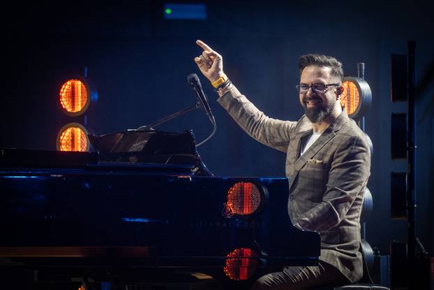 Zagreb: Petar Grašo koncertom u Lisinkom obilježio 30 godina karijere