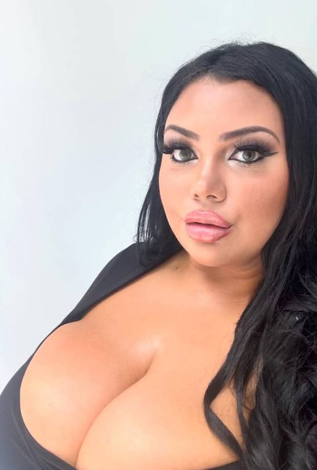 FOTO Bujno, bujnije - Alex! 'Ja sam velika cura.  Zaslužujemo se zabavljati. Znaju me vrijeđati...'