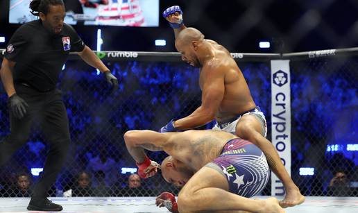 VIDEO Gaethje &scaron;okirao svijet i slomio nepora&zcaron;enog Topuriju. Francuz nokautirao 'Poatana'
