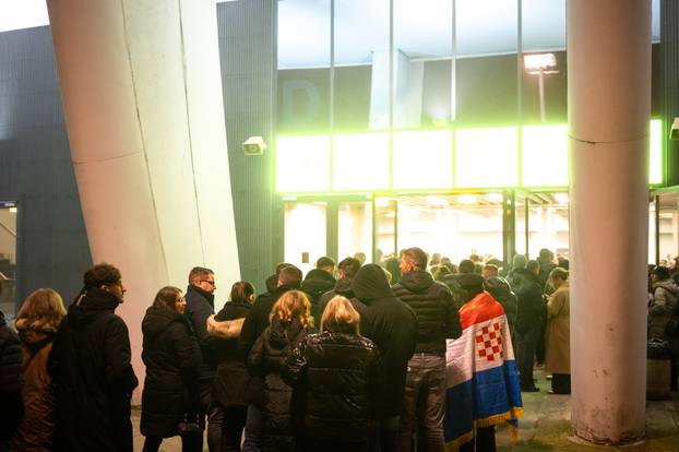Zagreb: Gužva oko Arena zbog Thompsonovog koncerta