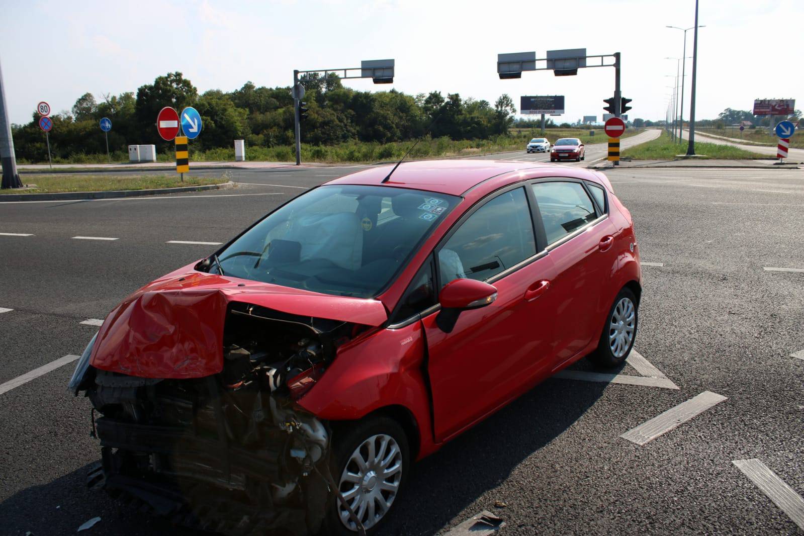 Auto završio na ogradi: Sudar na zagrebačkoj obilaznici