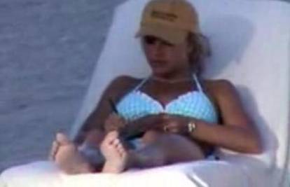 Paparazzi snimili Britney Spears u bikiniju na plaži