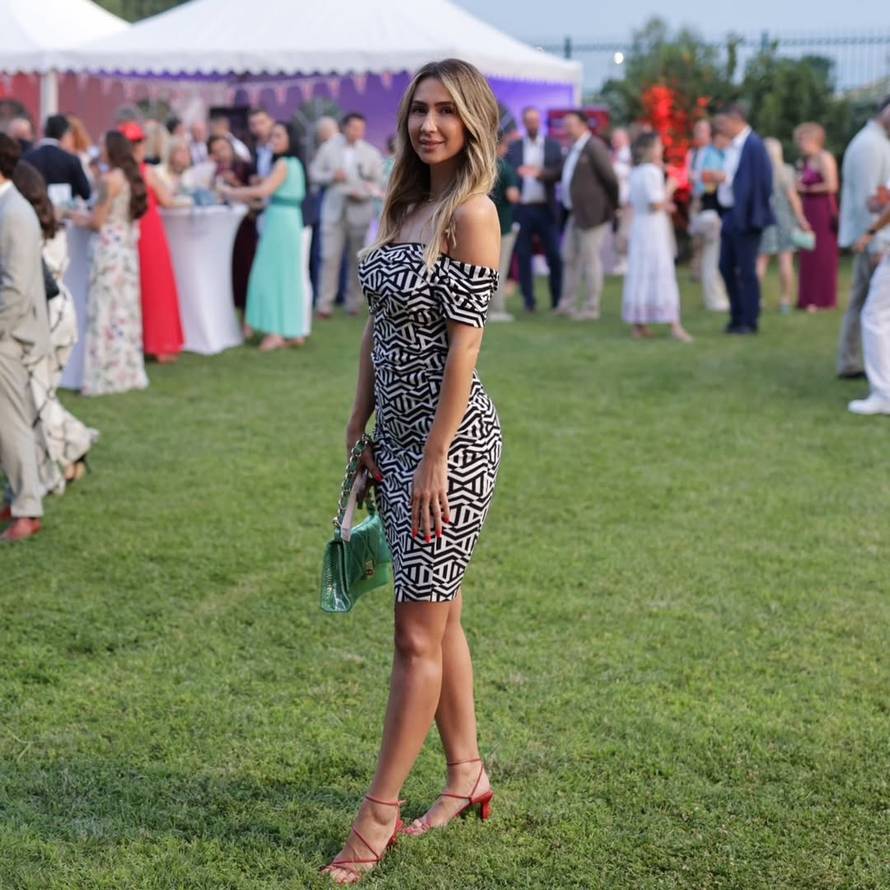 Procurile su eksplicitne snimke državne direktorice u Crnoj Gori. Ona i bivši šef podnijeli ostavke