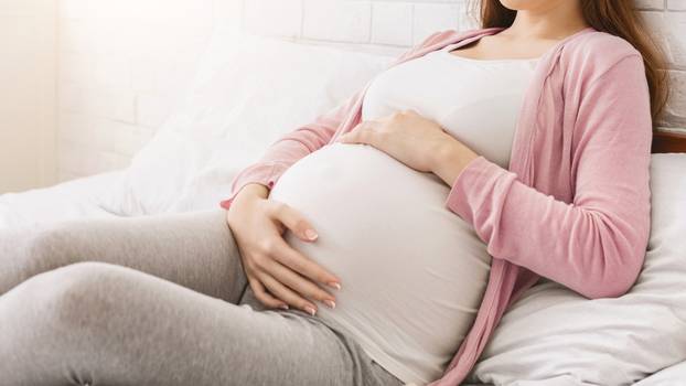 Pregnancy,And,Rest.,Young,Millennial,Pregnant,Woman,Lying,In,Bed,